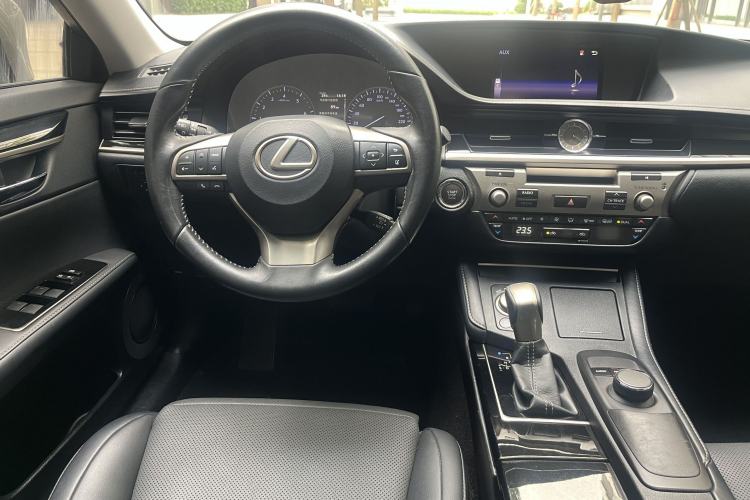 Used Lexus ES 2015 200 Elite Edition Interior 9