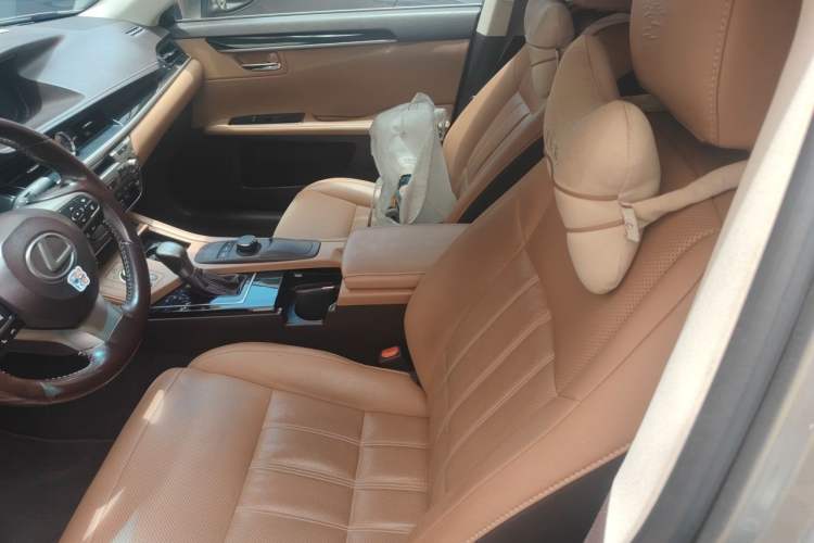 Used Lexus ES 2015 300h Comfort Edition Left Front Seat