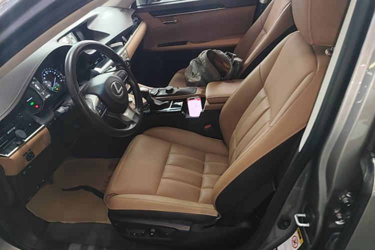 Used Lexus ES 2015 300h Comfort Edition Left Front Seat
