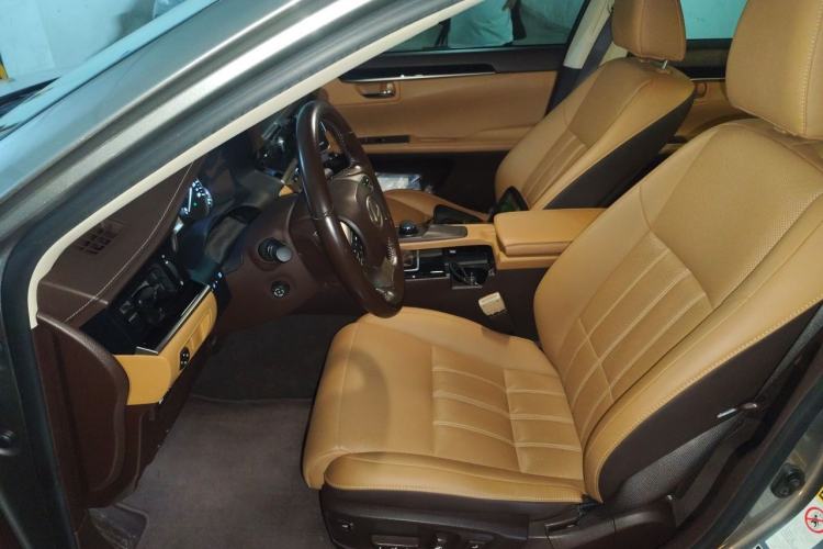 Used Lexus ES 2015 300h Comfort Edition Left Front Seat