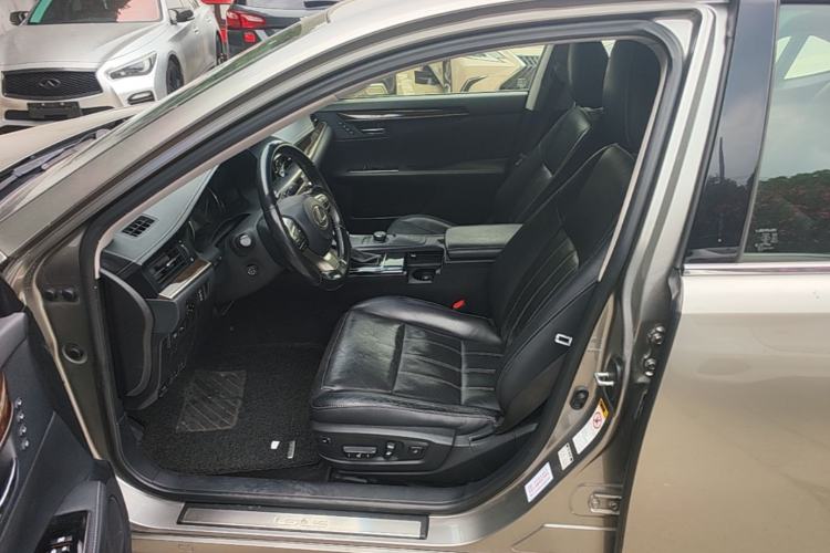 Used Lexus ES 2015 300h Luxury Edition Left Front Seat