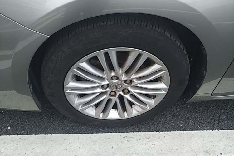 Used Lexus ES 2015 200 Elite Edition Left Front Wheel Hub