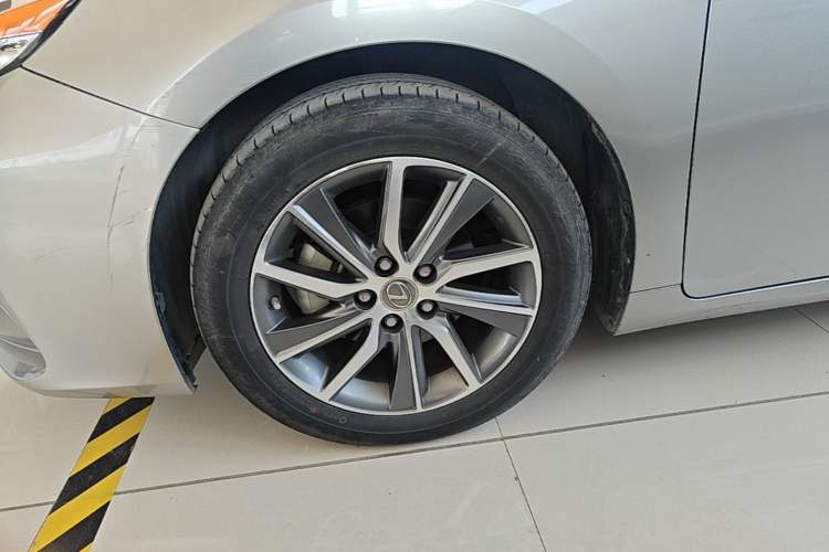 Used Lexus ES 2015 300h Comfort Edition Left Front Wheel Hub