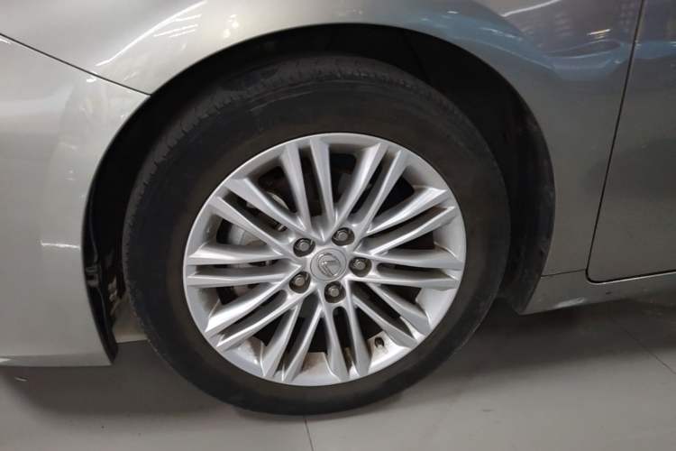 Used Lexus ES 2015 200 Elite Edition Left Front Wheel Hub