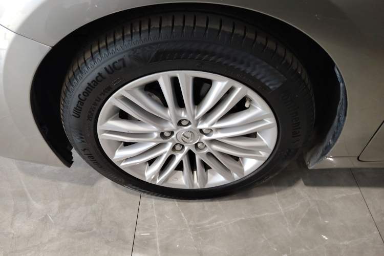 Used Lexus ES 2015 200 Elite Edition Left Front Wheel Hub