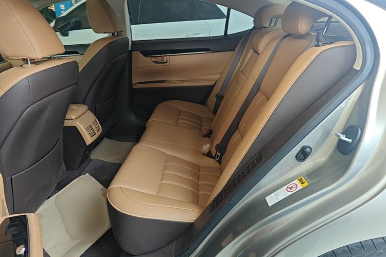Used Lexus ES 2015 300h Comfort Edition Left Rear Seat