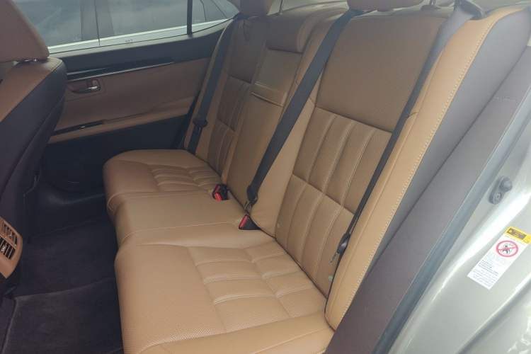 Used Lexus ES 2015 200 Comfort Edition Left Rear Seat