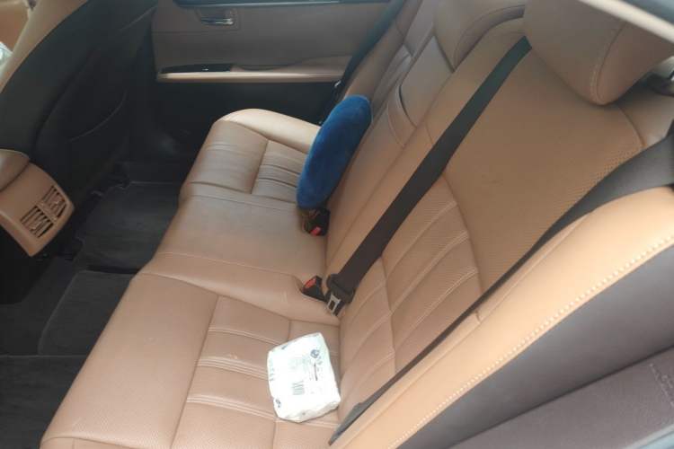 Used Lexus ES 2015 300h Comfort Edition Left Rear Seat