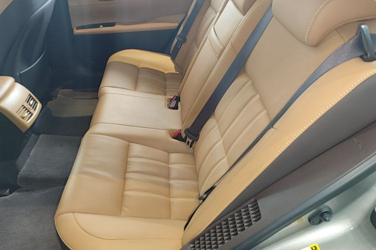 Used Lexus ES 2015 300h Comfort Edition Left Rear Seat