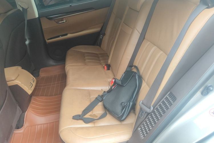 Used Lexus ES 2015 300h Luxury Edition Left Rear Seat