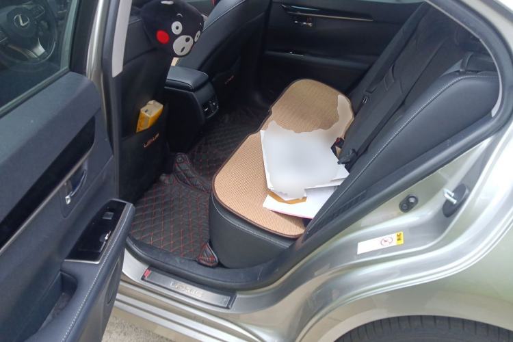 Used Lexus ES 2015 300h Comfort Edition Left Rear Seat
