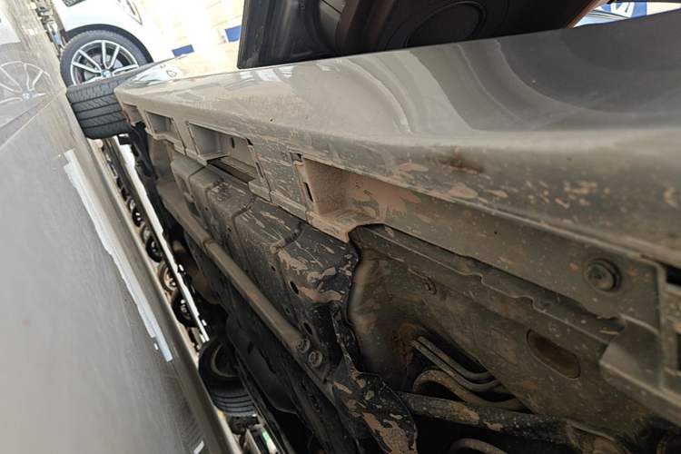 Used Lexus ES 2015 300h Comfort Edition Left Side Sill