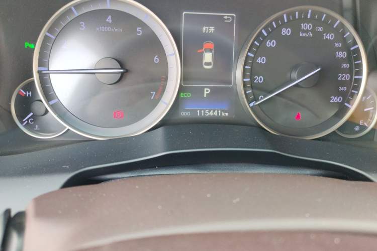 Used Lexus ES 2015 200 Elite Edition Odometer Close Up