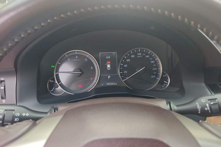 Used Lexus ES 2015 200 Comfort Edition Odometer Close Up