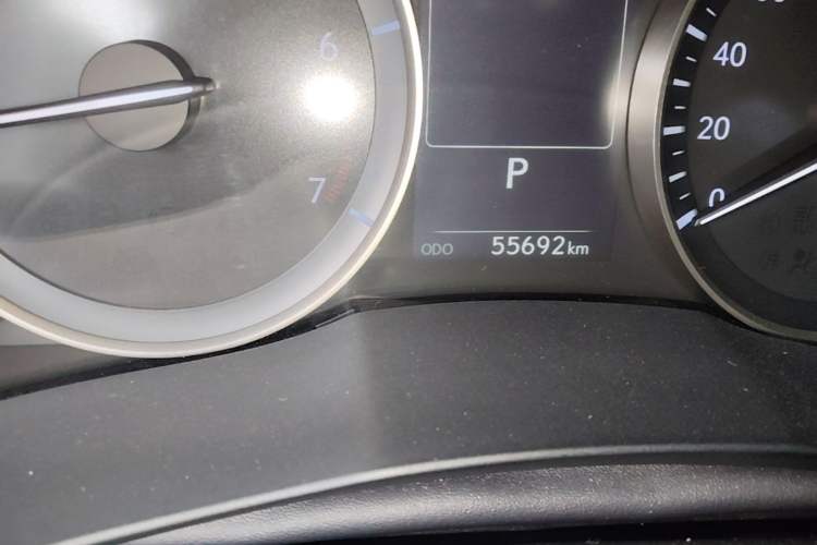 Used Lexus ES 2015 200 Elite Edition Odometer Close Up
