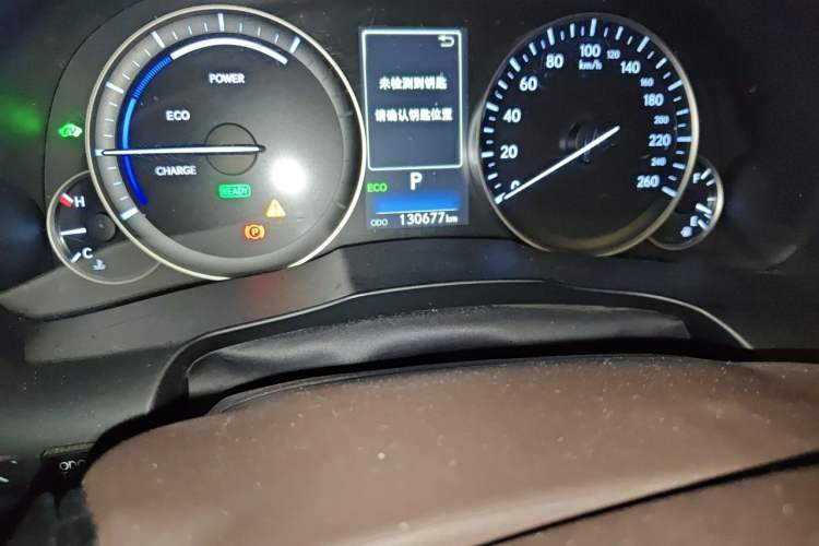 Used Lexus ES 2015 300h Comfort Edition Odometer Close Up