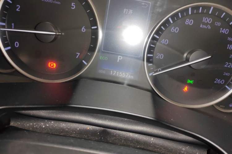 Used Lexus ES 2015 200 Elite Edition Odometer Close Up