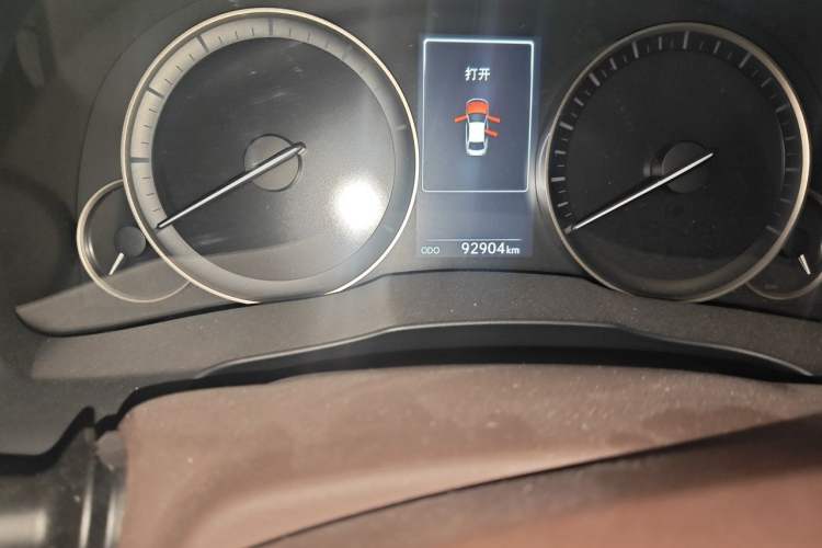 Used Lexus ES 2015 300h Comfort Edition Odometer Close Up
