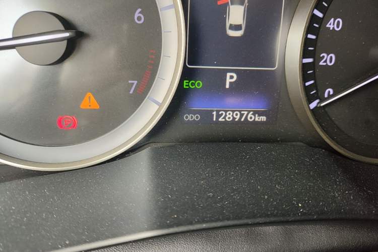 Used Lexus ES 2015 200 Elite Edition Odometer Close Up