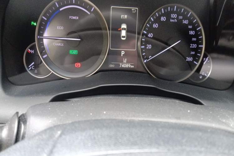 Used Lexus ES 2015 300h Comfort Edition Odometer Close Up