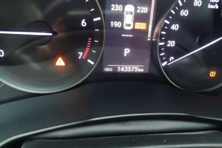 Used Lexus ES 2015 200 Elite Edition Odometer Close Up