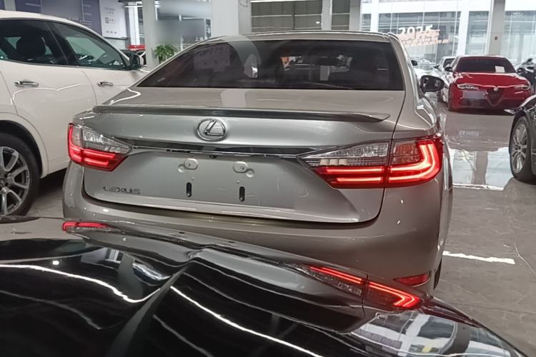 Used Lexus ES 2015 200 Elite Edition Rear