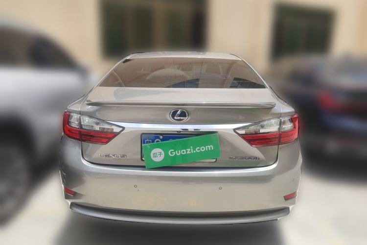 Used Lexus ES 2015 300h Comfort Edition Rear