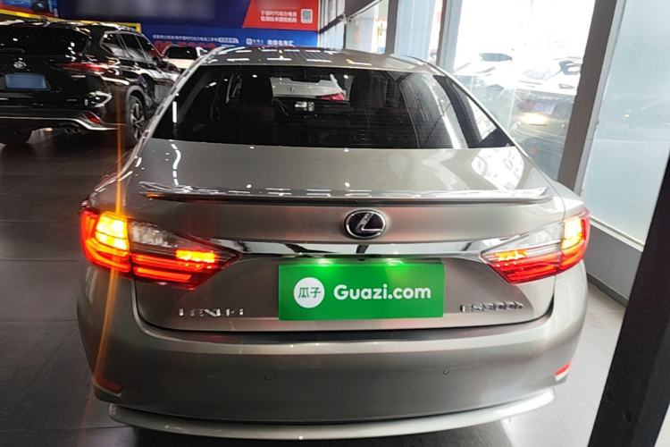 Used Lexus ES 2015 300h Comfort Edition Rear