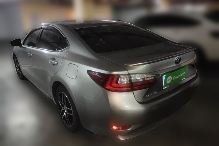 Used Lexus ES 2015 300h Comfort Edition Rear Left 45 Deg
