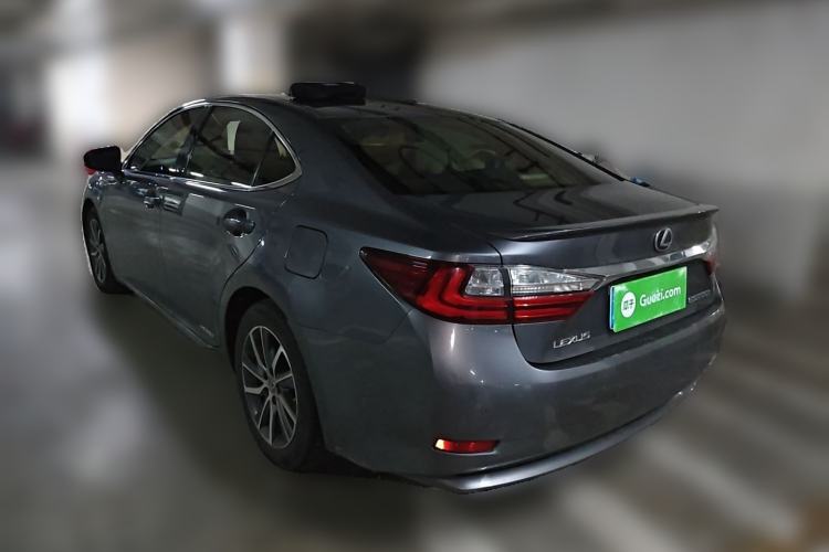 Used Lexus ES 2015 300h Comfort Edition Rear Left 45 Deg