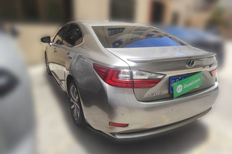 Used Lexus ES 2015 300h Comfort Edition Rear Left 45 Deg