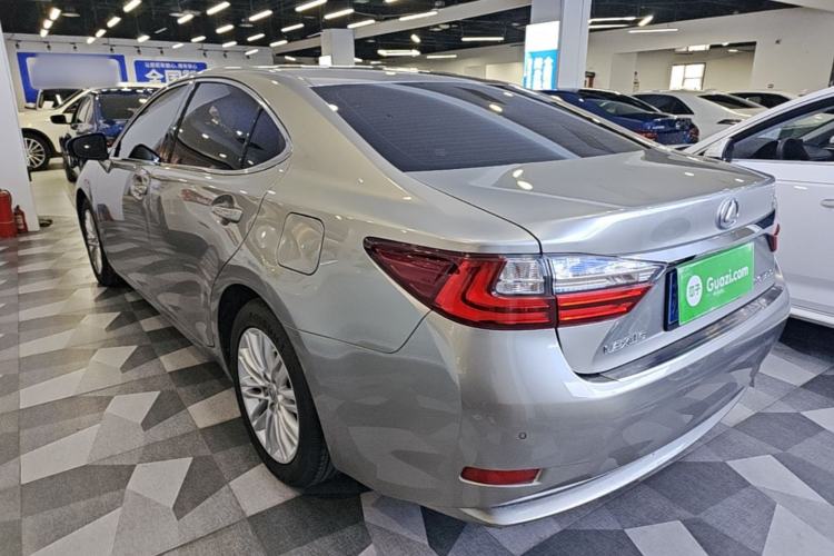 Used Lexus ES 2015 250 Elegant Edition Rear Left 45 Deg