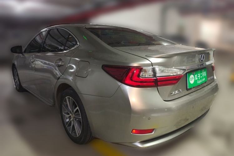 Used Lexus ES 2015 300h Comfort Edition Rear Left 45 Deg
