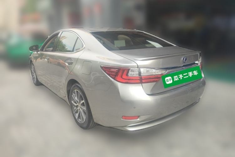 Used Lexus ES 2015 300h Luxury Edition Rear Left 45 Deg