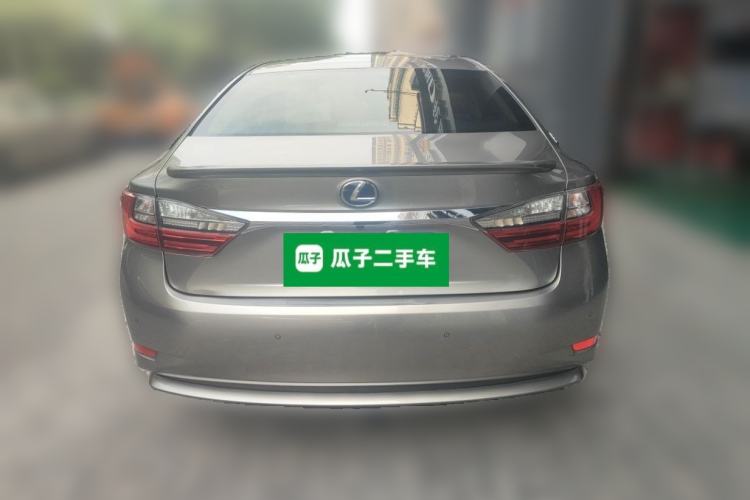 Used Lexus ES 2015 300h Luxury Edition Rear
