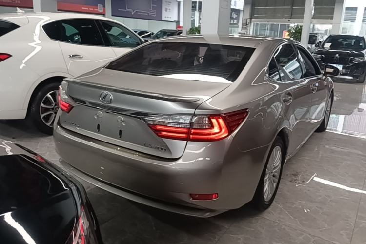Used Lexus ES 2015 200 Elite Edition Rear Right 45 Deg
