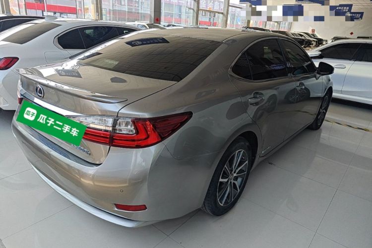 Used Lexus ES 2015 300h Comfort Edition Rear Right 45 Deg