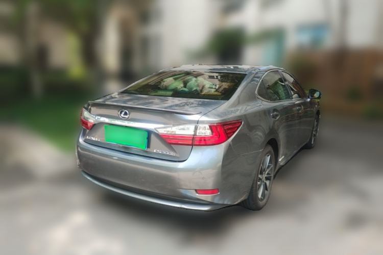 Used Lexus ES 2015 300h Comfort Edition Rear Right 45 Deg