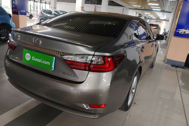 Used Lexus ES 2015 200 Elite Edition Rear Right 45 Deg