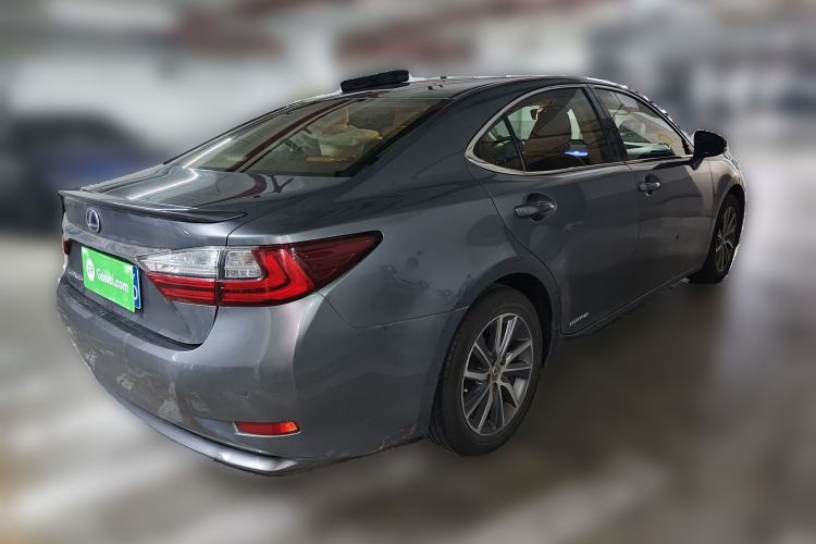 Used Lexus ES 2015 300h Comfort Edition Rear Right 45 Deg