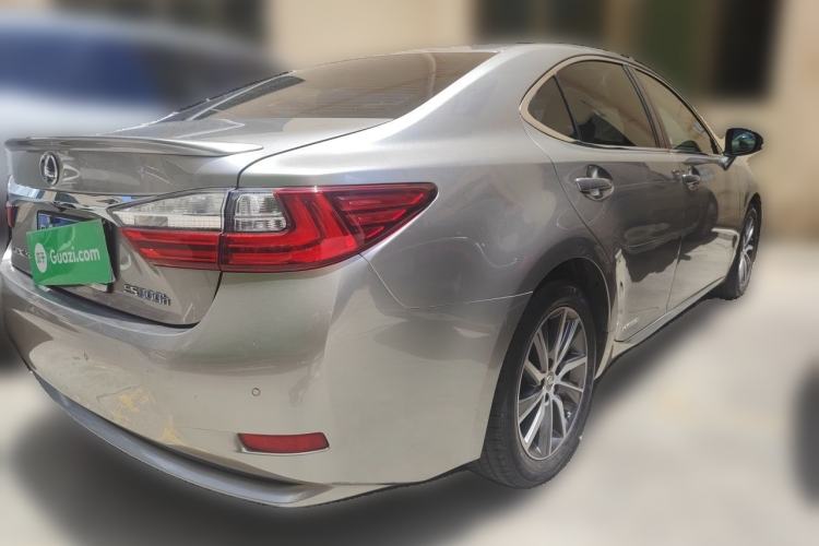 Used Lexus ES 2015 300h Comfort Edition Rear Right 45 Deg