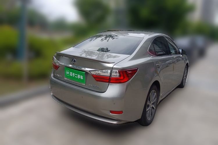 Used Lexus ES 2015 300h Comfort Edition Rear Right 45 Deg