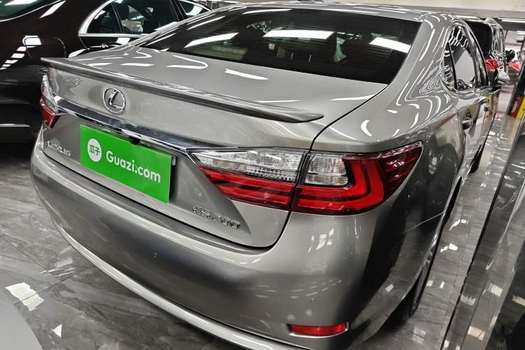 Used Lexus ES 2015 200 Elite Edition Rear Right 45 Deg
