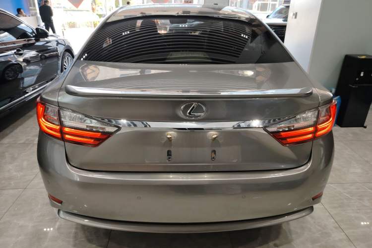 Used Lexus ES 2015 200 Elite Edition Rear