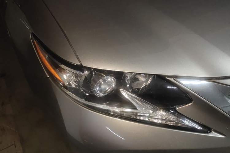 Used Lexus ES 2015 300h Comfort Edition Right Front Headlight