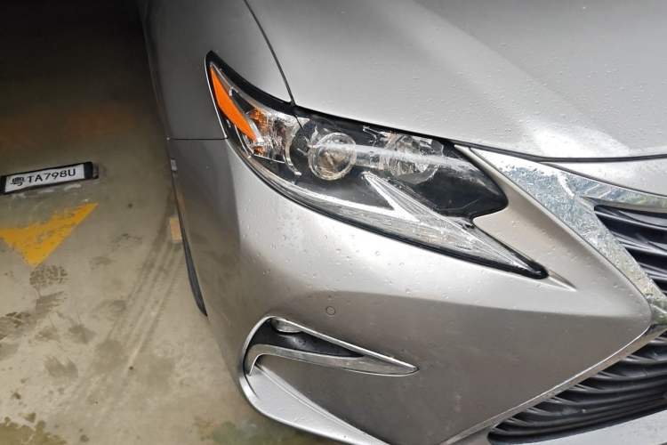 Used Lexus ES 2015 300h Comfort Edition Right Front Headlight