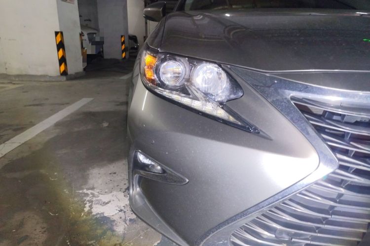 Used Lexus ES 2015 300h Comfort Edition Right Front Headlight