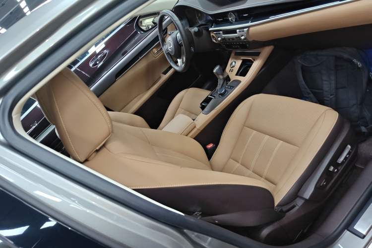 Used Lexus ES 2015 200 Elite Edition Right Front Seat