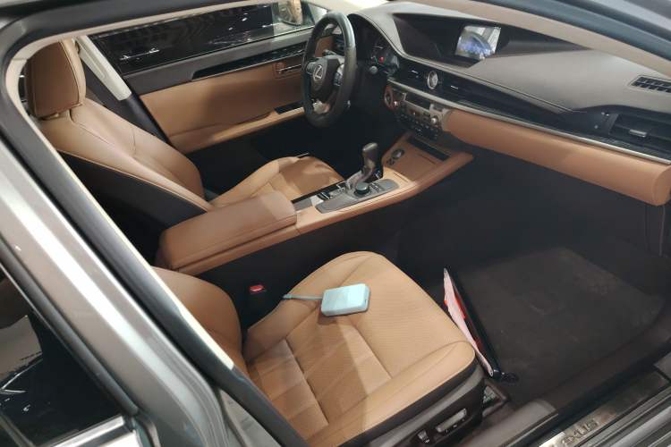 Used Lexus ES 2015 200 Elite Edition Right Front Seat