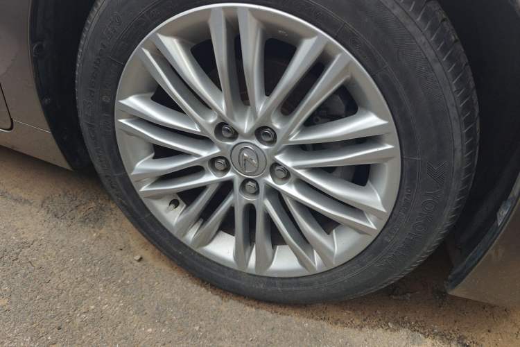 Used Lexus ES 2015 200 Comfort Edition Right Front Wheel Hub